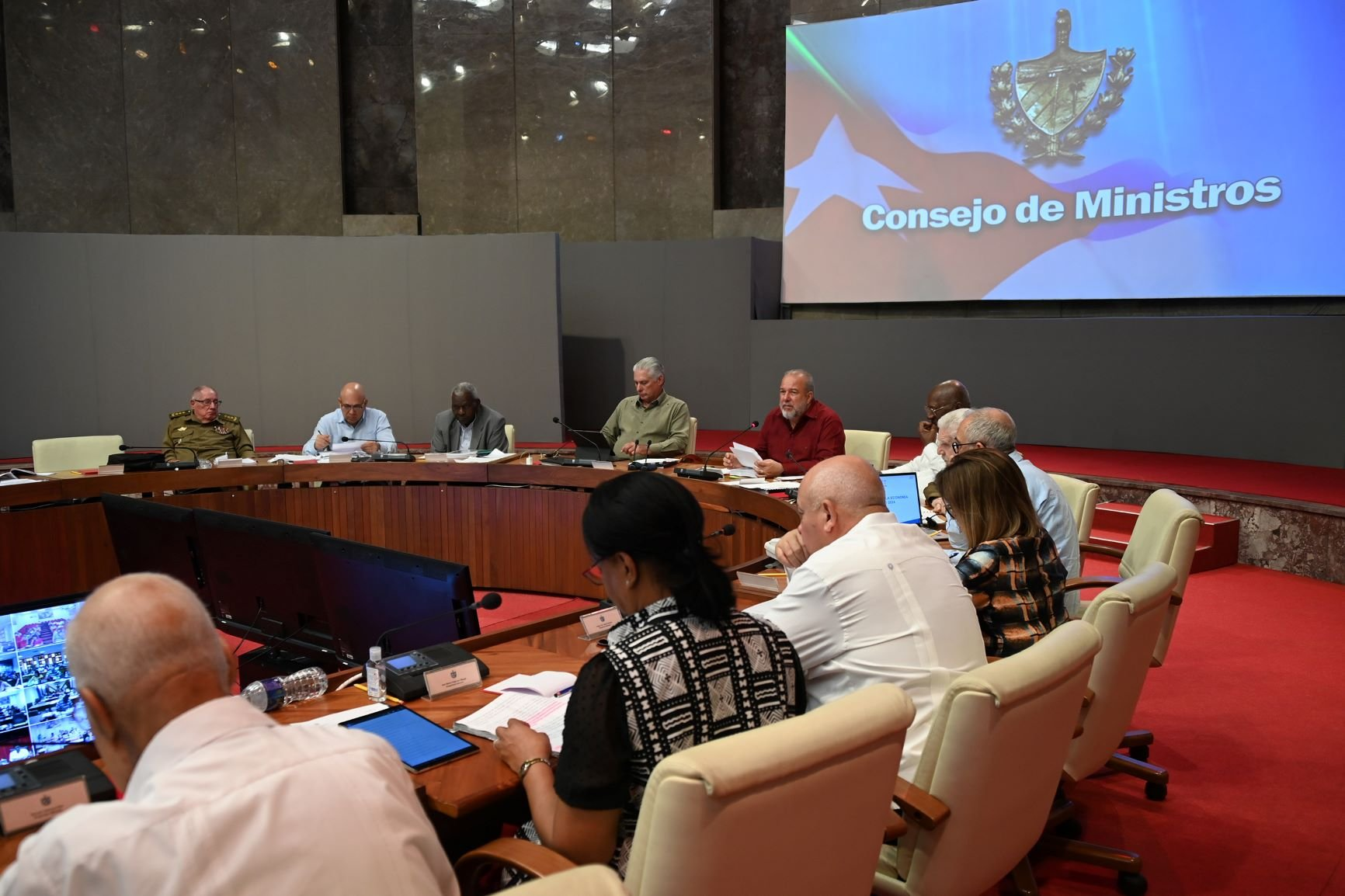 Analizan en Cuba actualización de las Proyecciones del Gobierno