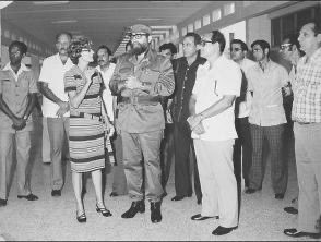 Presidente de Cuba felicita a hombres y mujeres de ciencia (+ Foto)