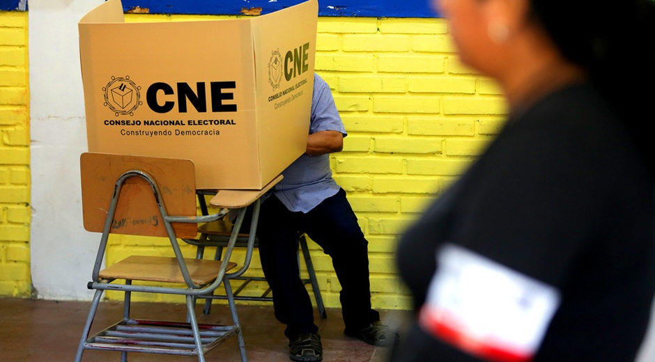 Honduras celebra elecciones en medio de denuncias de injerencias y estrategias de fraude de la derecha