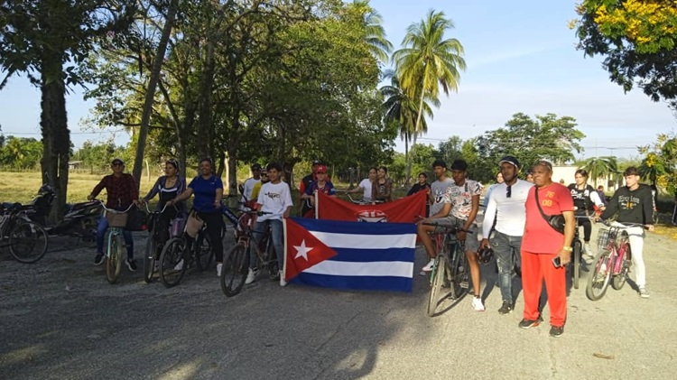 Realizan en Camagüey bicicletada en saludo al Primero de Mayo