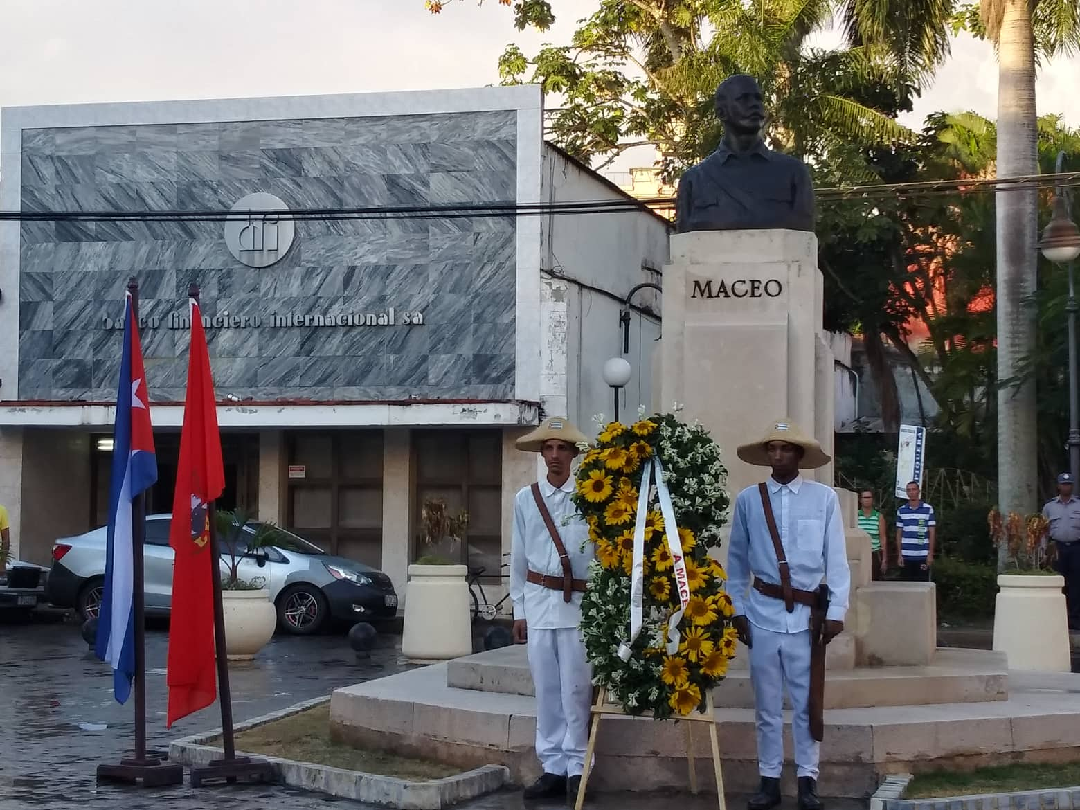 Pueblo camagüeyano rinde tributo a los héroes y mártires de la Patria (+ Posts, Video y Fotos)