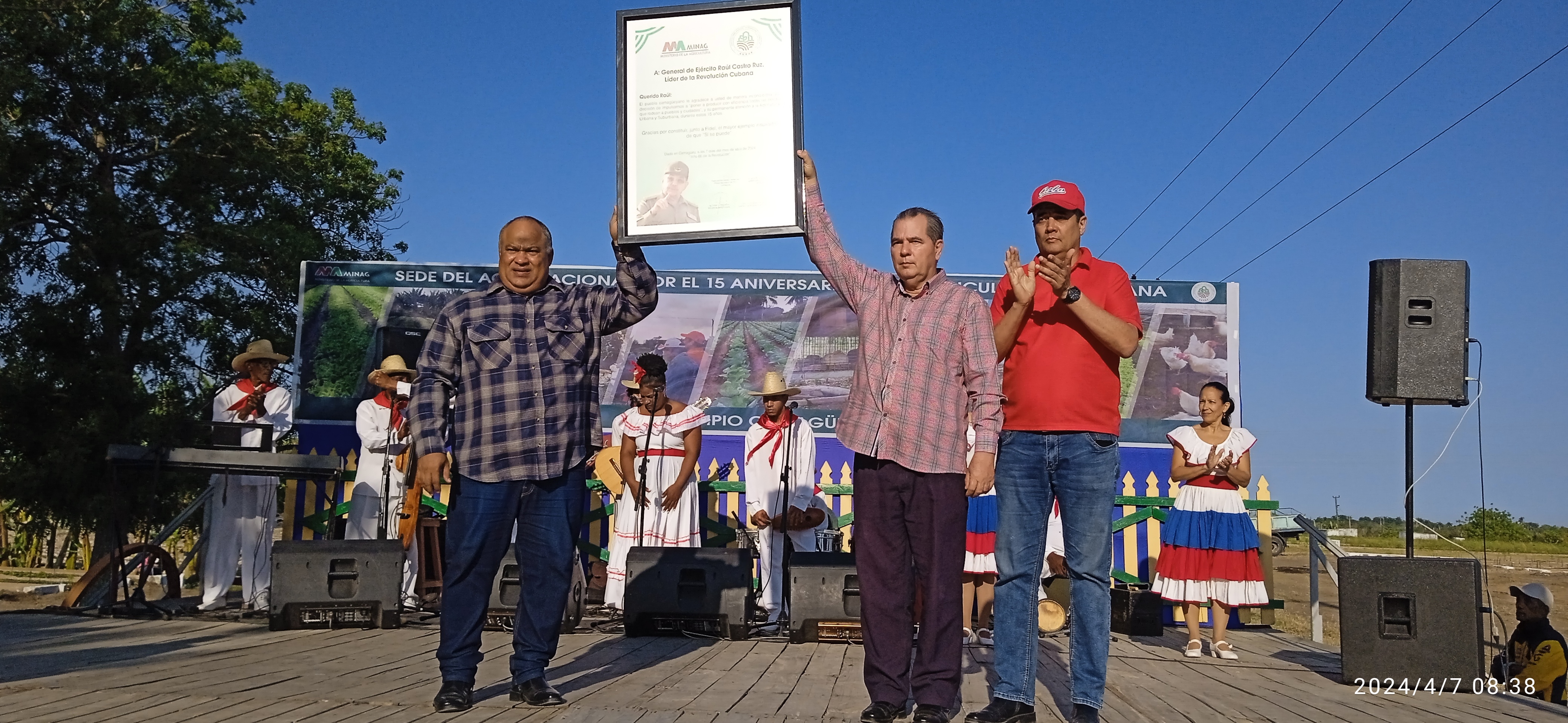 En Camagüey, reconocimiento a Raúl Castro en acto por aniversario de Agricultura Suburbana (+ Foto)