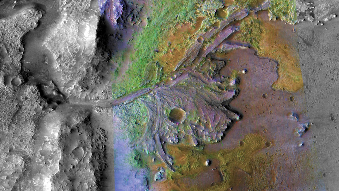 Possible traces of life on ancient lake on Mars