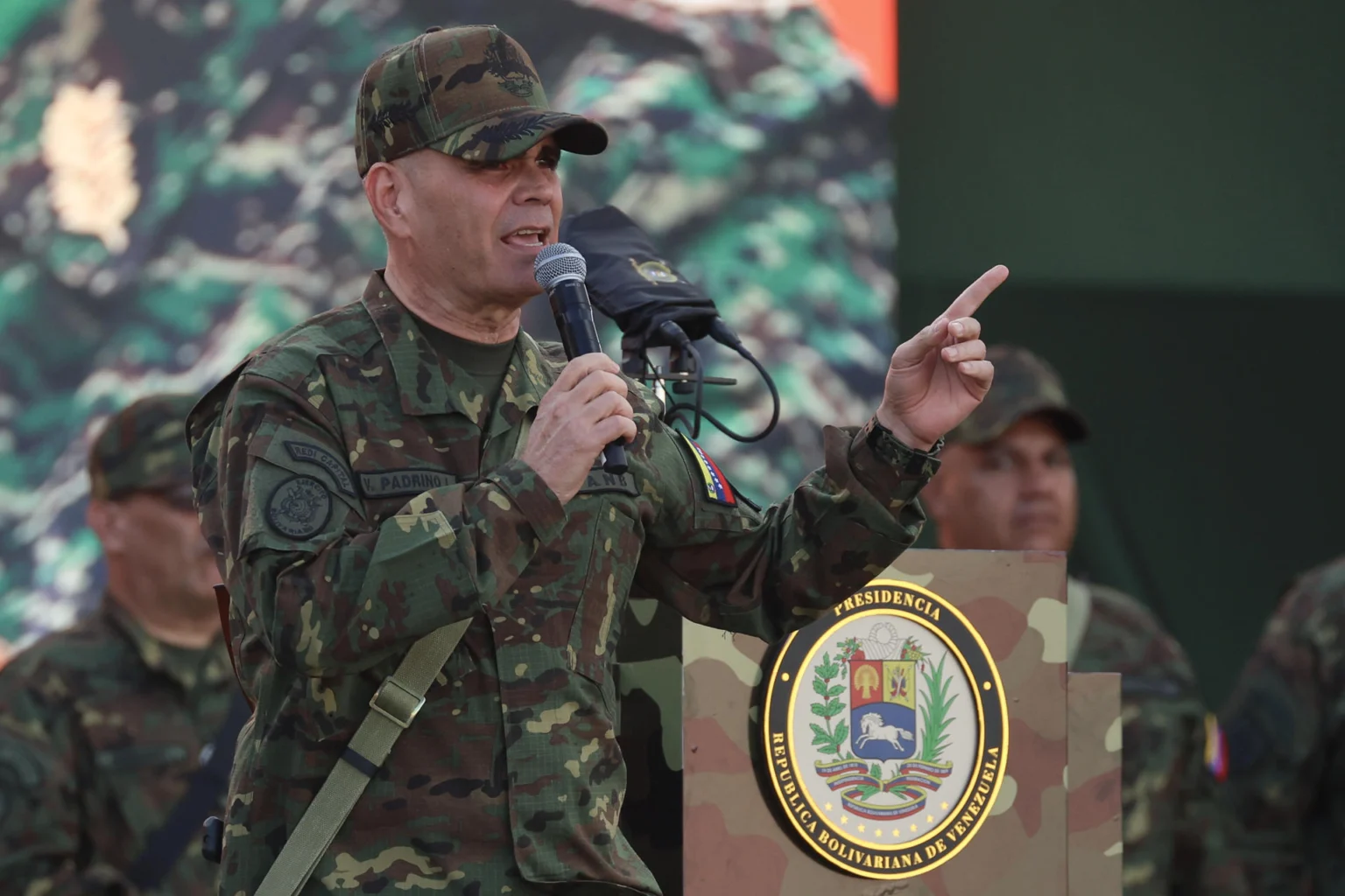 Ministro de Defensa de Venezuela condena bombardeos de EE.UU. y activa capacidades totales