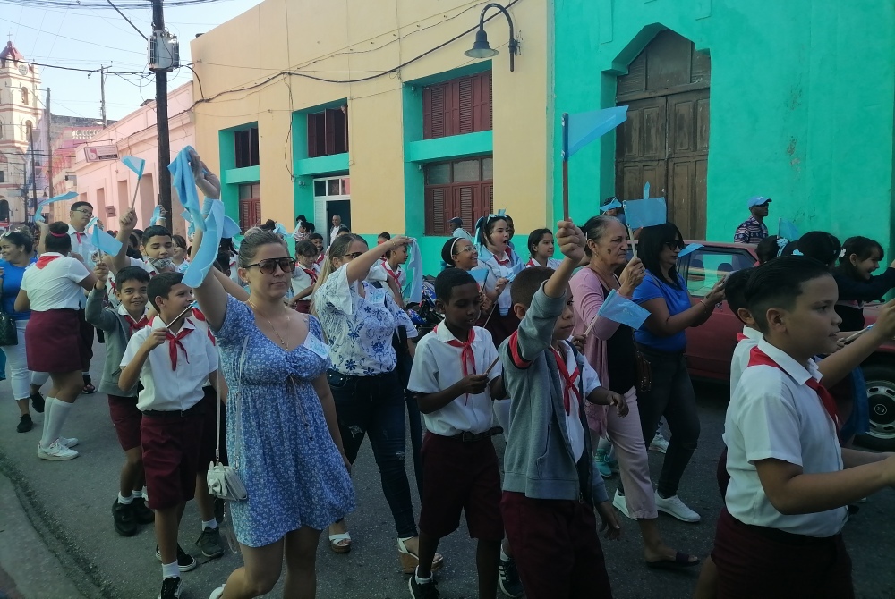 Un desfile de azul en Camagüey para concientizar sobre el autismo (+ Fotos)