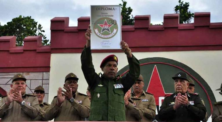 Felicita Raúl Castro a Brigada de Tropas de Prevención en Cuba