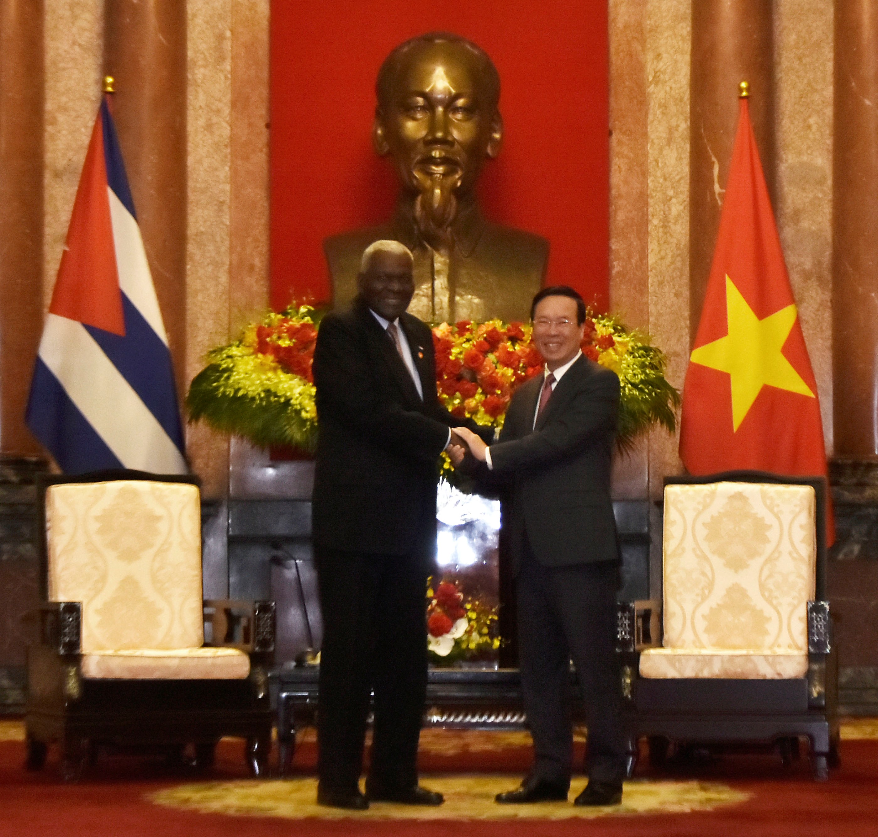 Esteban Lazo intercambia con Presidente vietnamita