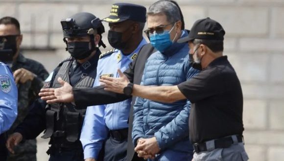 Trump indulta a expresidente hondureño condenado por narcotráfico en medio de campaña electoral