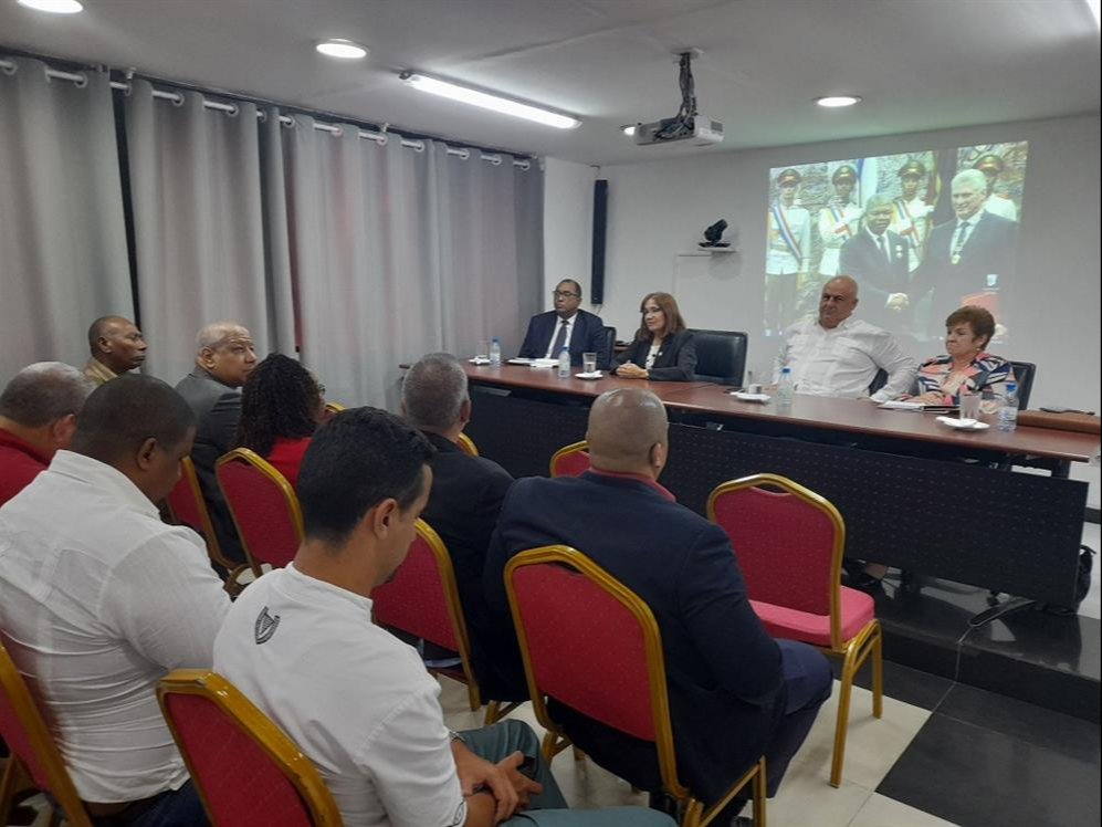 Des femmes parlementaires cubaines ont rencontré leurs partenaires en Angola