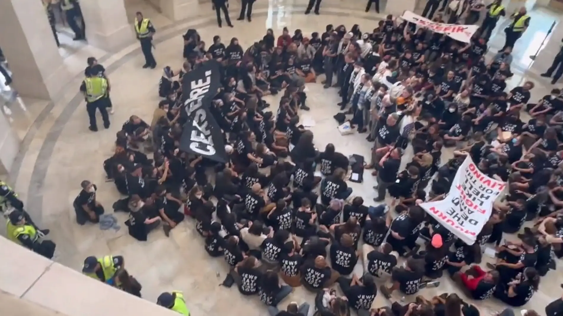 Washington : Des manifestants prennent d'assaut le Capitole pour exiger un 