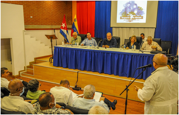 Intercambia Marrero Cruz en Caracas con miembros de la misión médica cubana (+ Tuit)