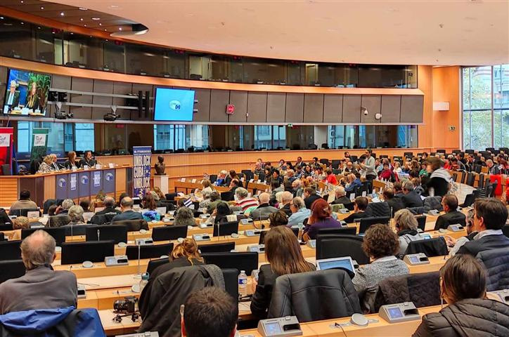 Eurodiputados denuncian bloqueo de Estados Unidos a Cuba en Tribunal Internacional (+ Foto)