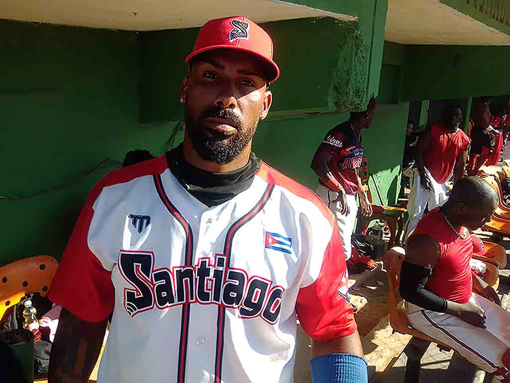 Decide cuarto bate de Santiago de Cuba en extrainning vs Villa Clara