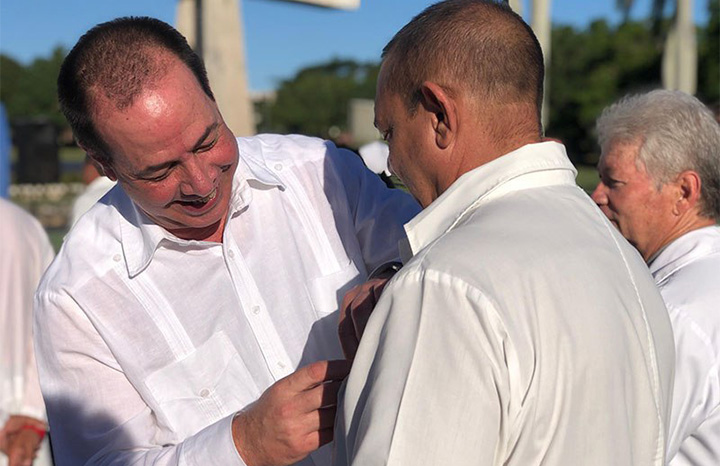 Condecoran en Holguín a trabajadores de Salud del oriente cubano