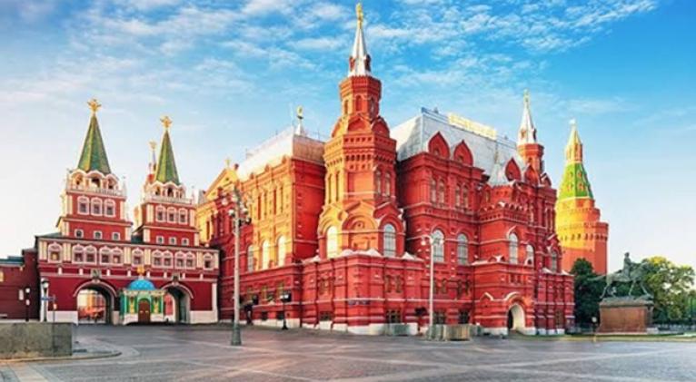 Condenan a 4 años de cárcel a una mujer que amenazó con quemar la momia de Lenin