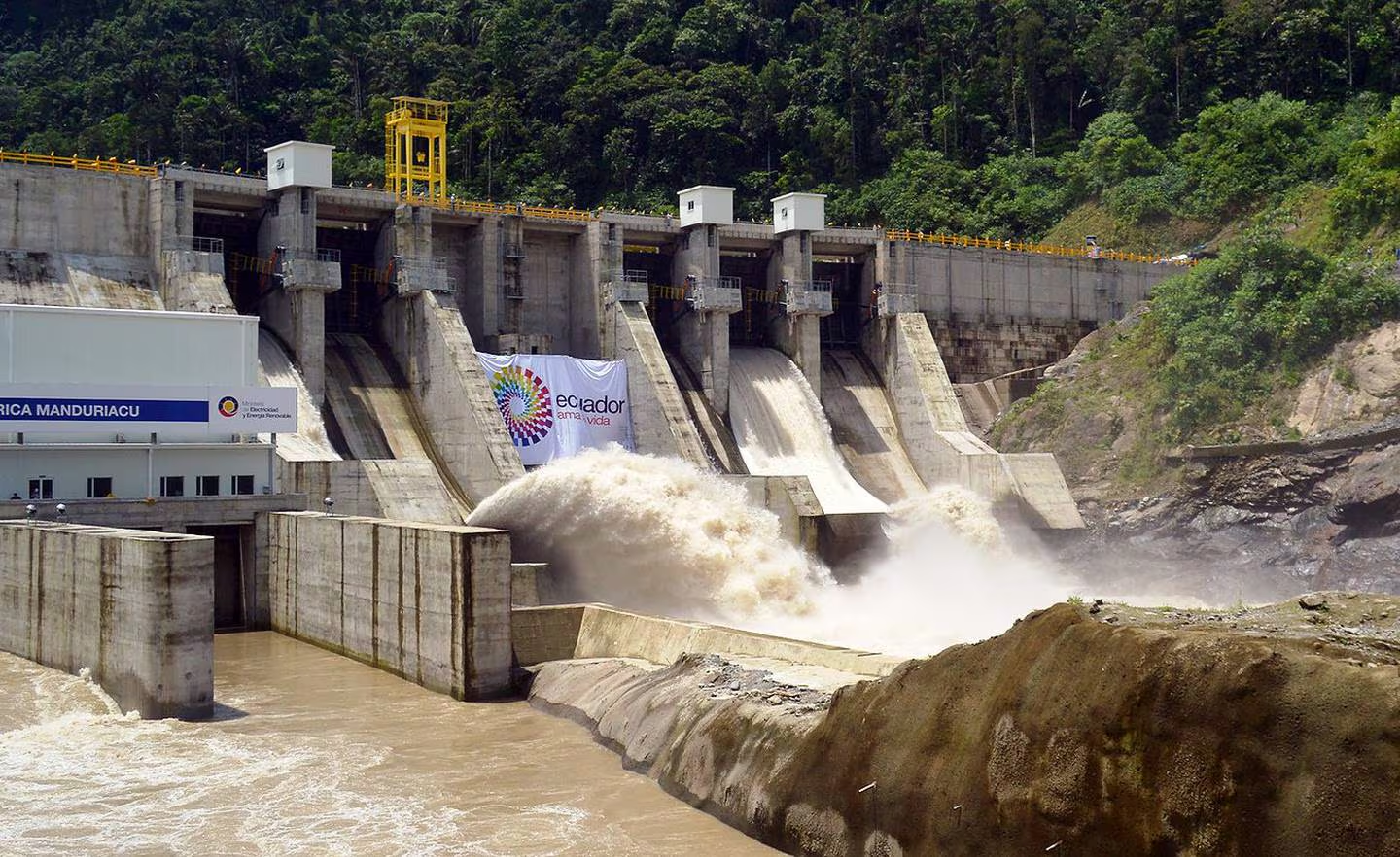 Gobierno de Ecuador militariza centrales hidroeléctricas