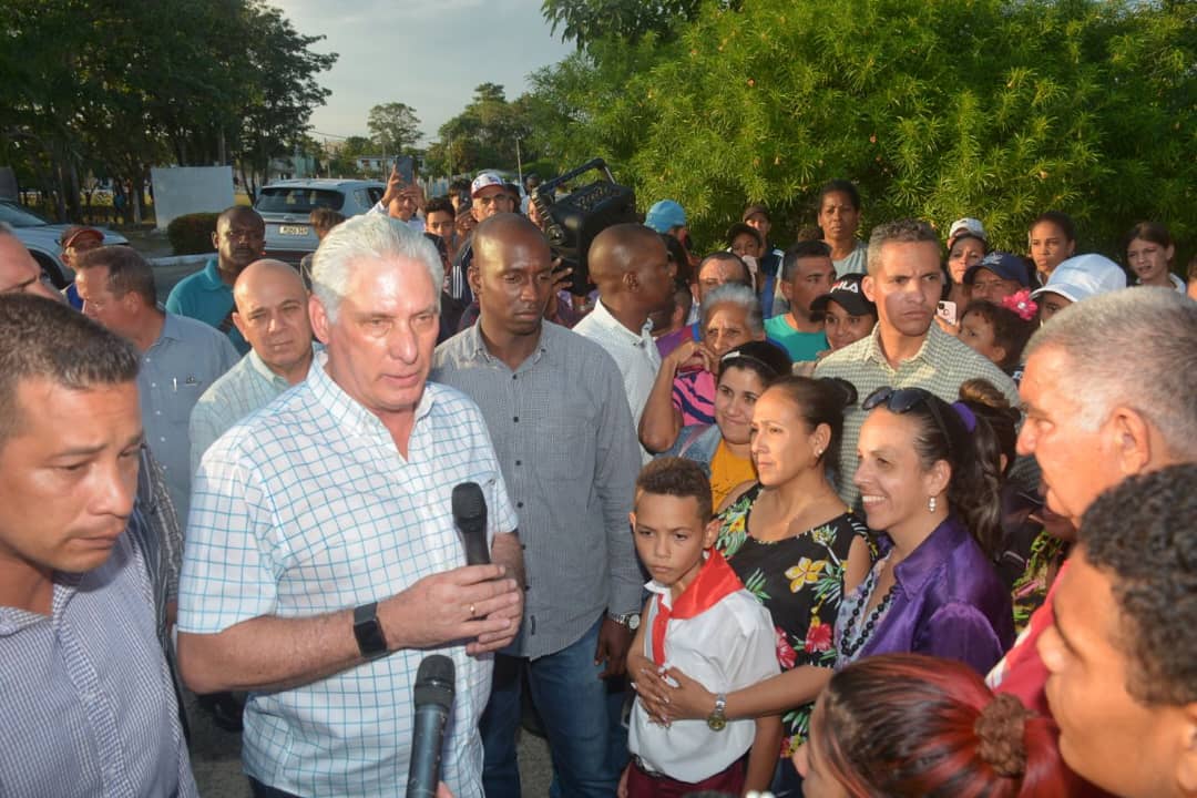 Cuban president in Santa Cruz del Sur, Camagüey: it is possible to transform negative results (+ Photos, Post and Audio)