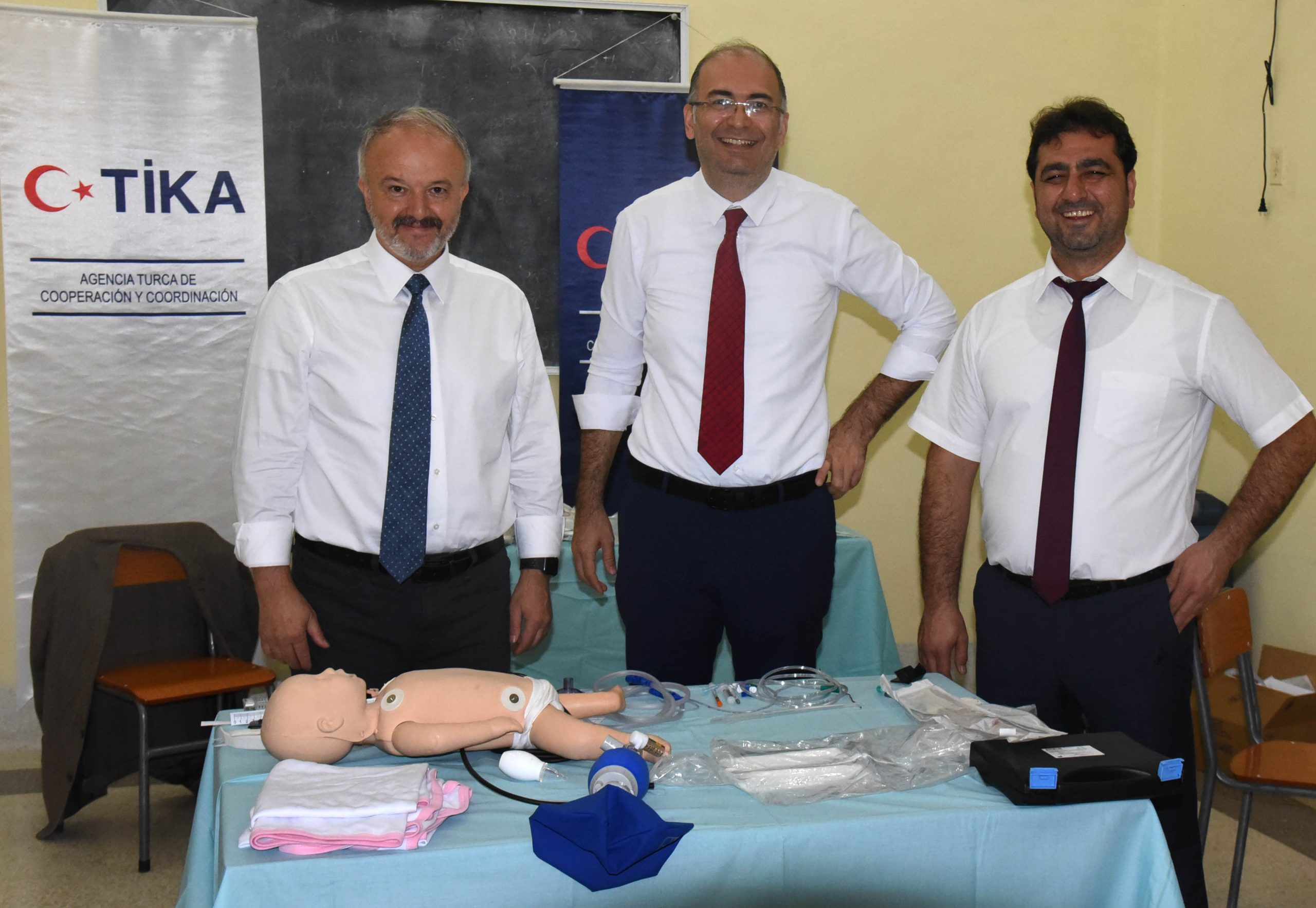  Türkiye donates medical equipment to maternal hospital in Cuba 