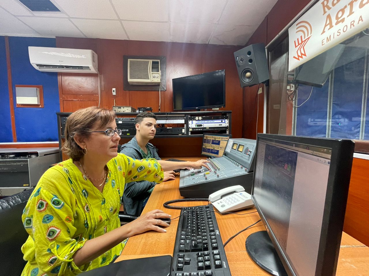 Yanet Lavastida Bautista, toda una vida de entrega al servicio de Radio Cadena Agramonte