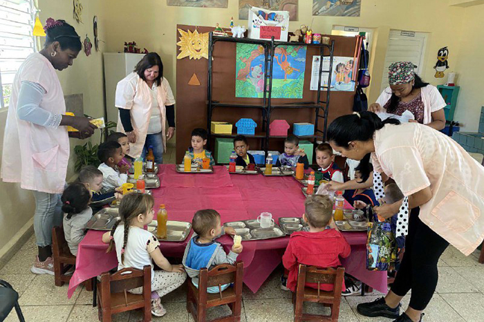 Kindergatens benefit mothers and fathers in Camagüey