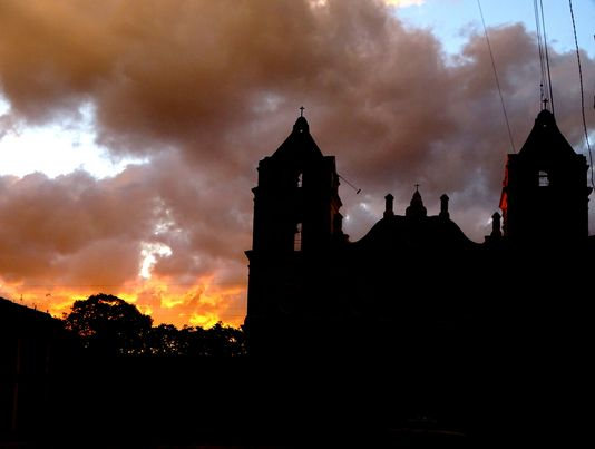 Dos torres en una sola iglesia