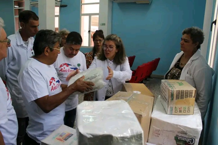 Chilenos solidarios donan equipo quirúrgico a hospital de Cuba