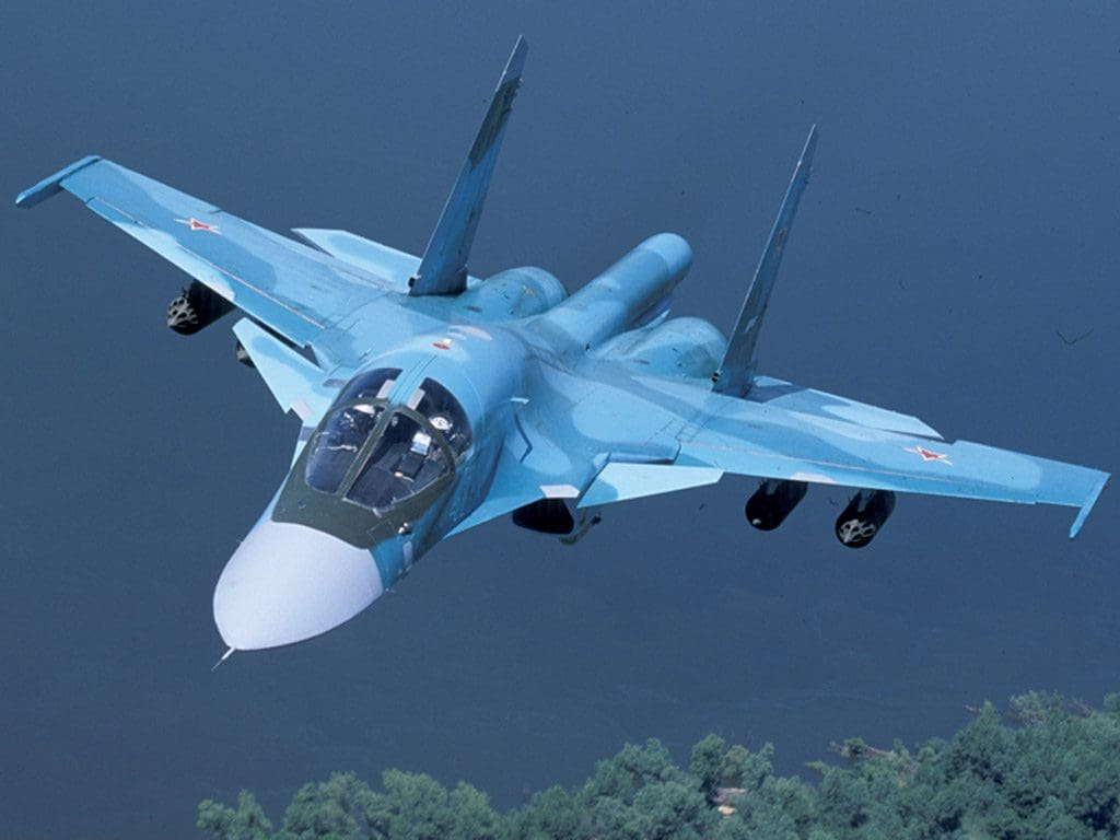 Caza ruso destruye posiciones y tropas ucranianas con bombas FAB-500