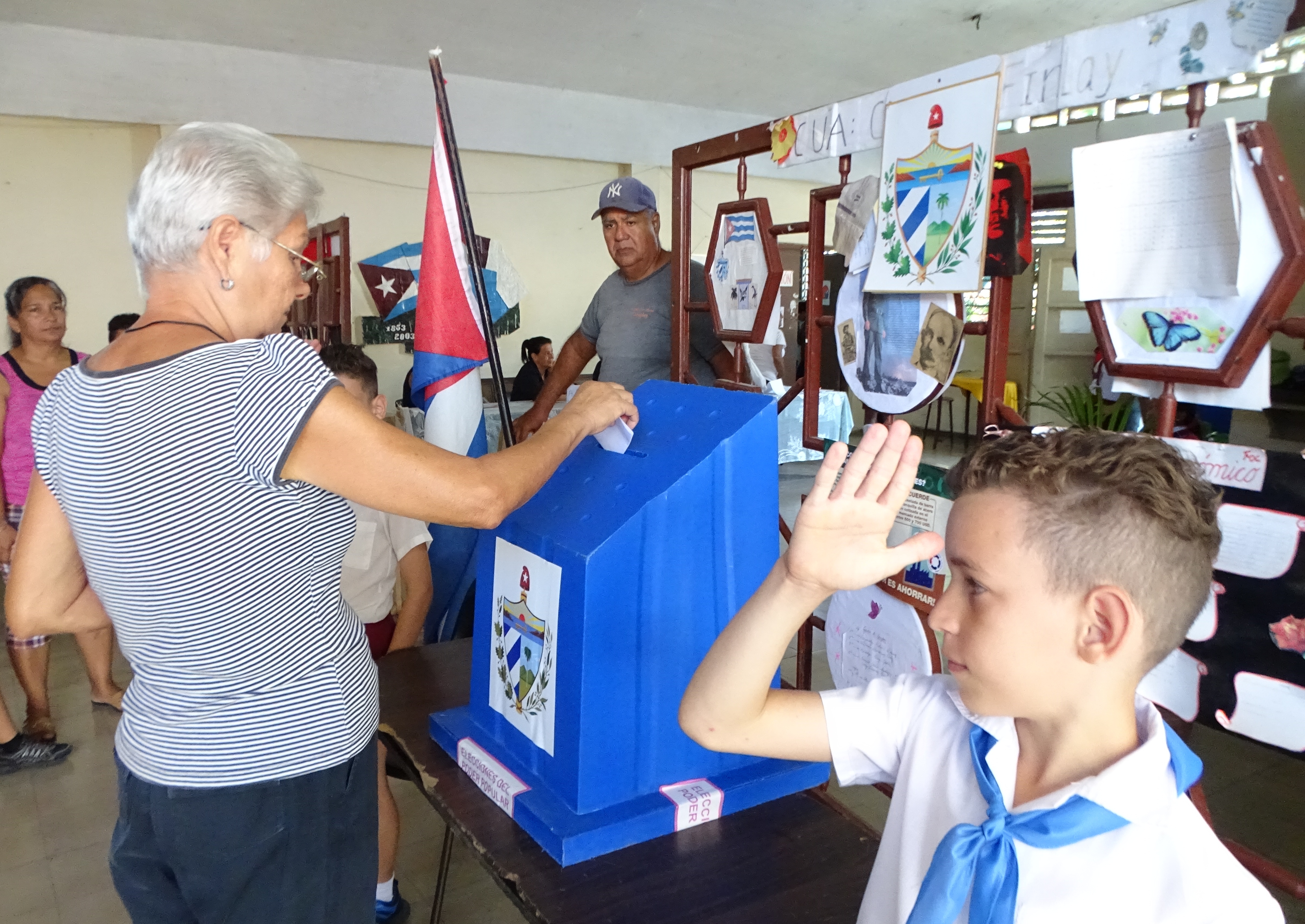 Más de 238 mil electores han votado en Camagüey (+ Fotos)
