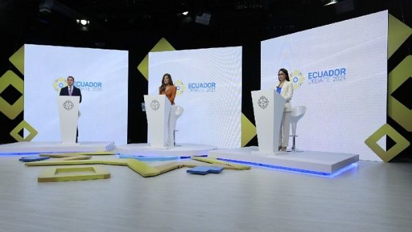 Ecuadorian presidential candidates finish debate prior to runoff