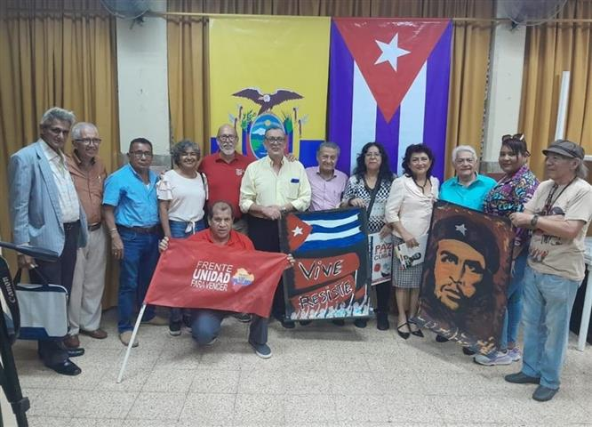 Ecuadorians join the Cuba Vive y Resiste campaign 