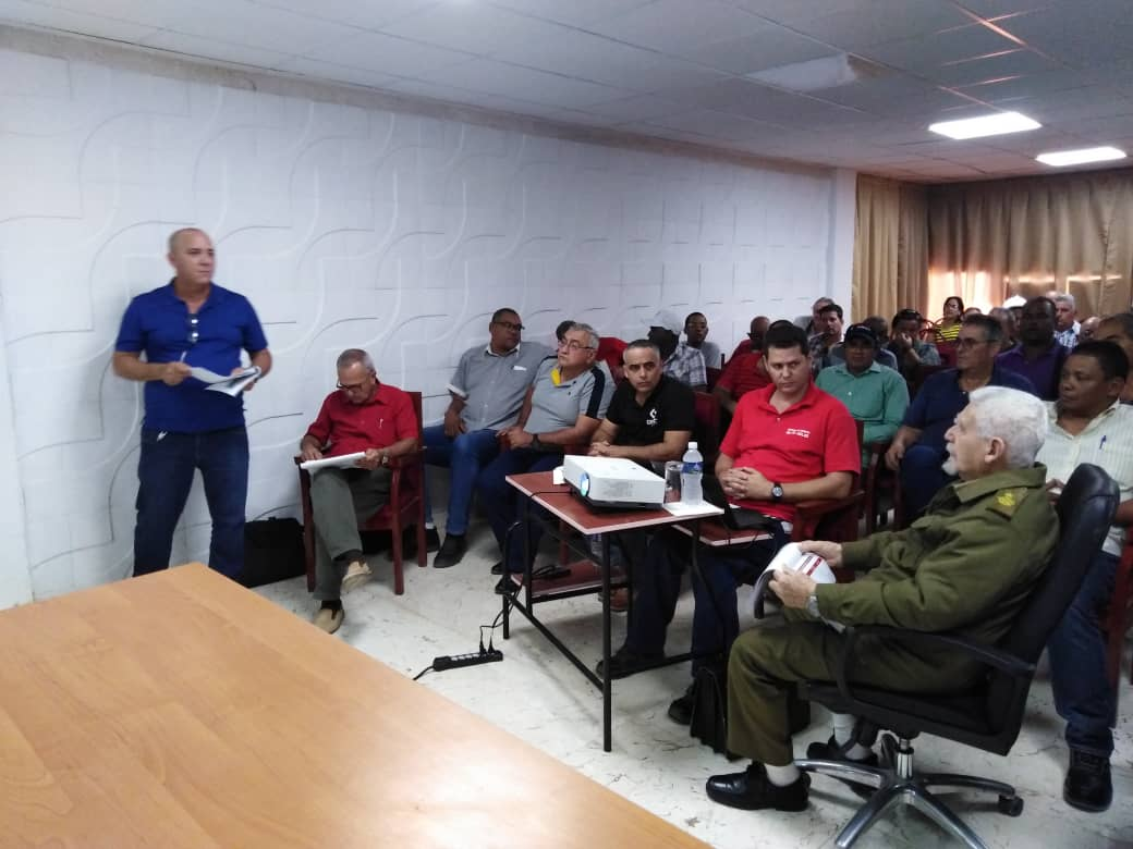 Llama Ramiro Valdés a incrementar ritmo productivo en fábrica de cemento de Nuevitas