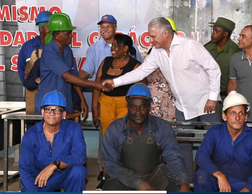  Presidente de Cuba evalúa proyectos en municipios de La Habana