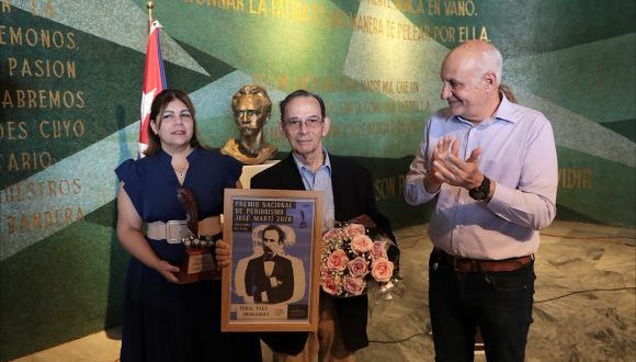 Entregan en La Habana premios nacionales de periodismo y del Festival Virtual de la Prensa