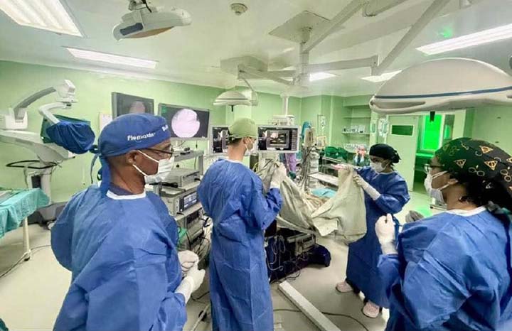 Seis horas devolviéndole la vida a un niño