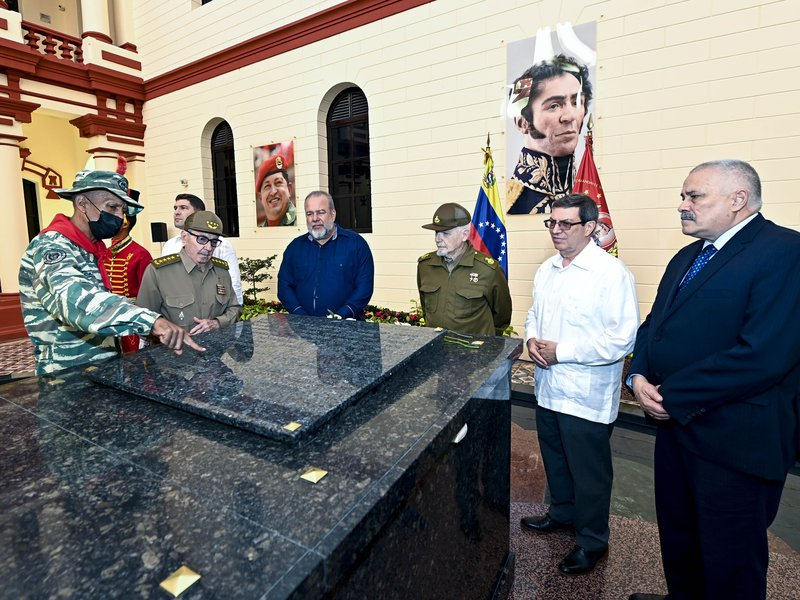 Rindió Raúl homenaje a Chávez (+ Foto y Video)