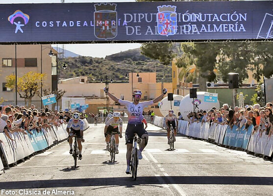 Ciclista Arlenis Sierra, segunda en Clásica de Almería