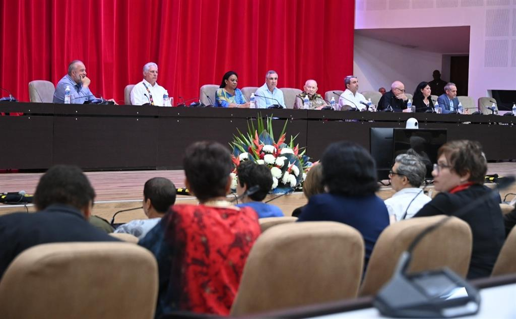 Celebra Díaz-Canel aniversario 30 de Ministerio de Ciencias de Cuba