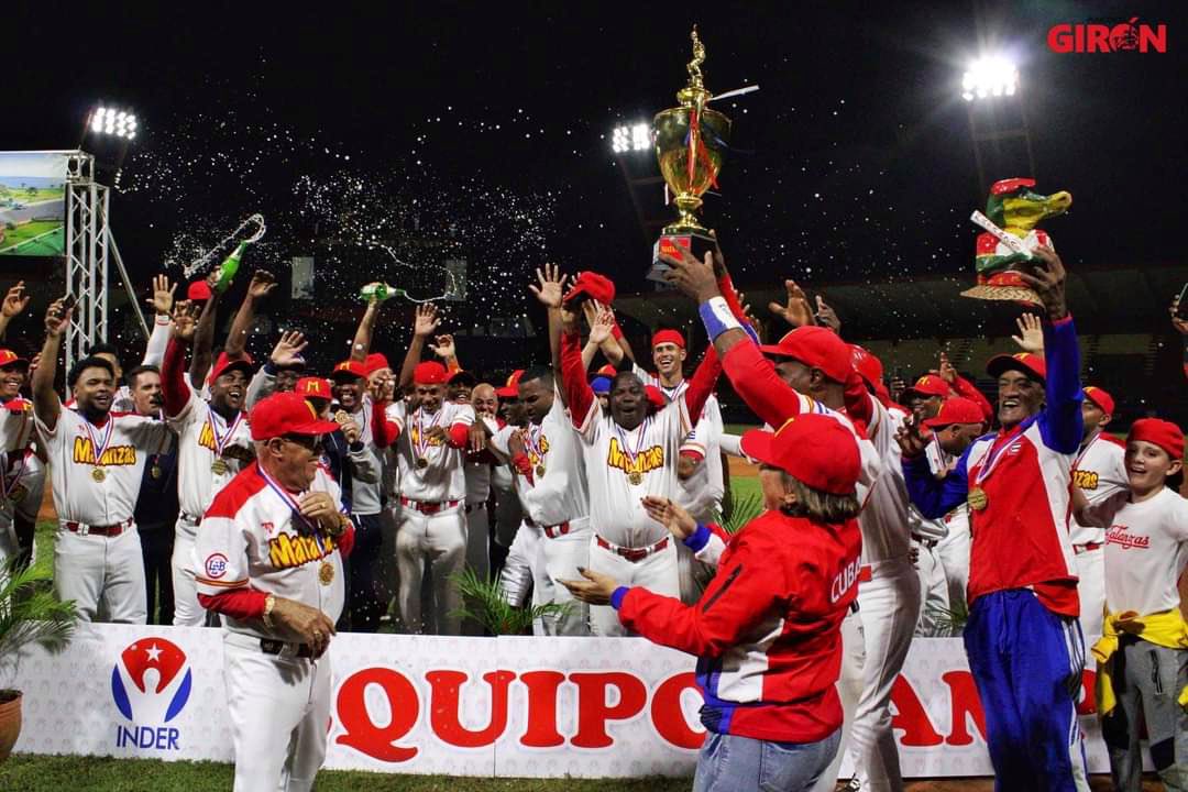 President of Cuba celebrates Matanzas' victory in the Elite Baseball League (+ Post)