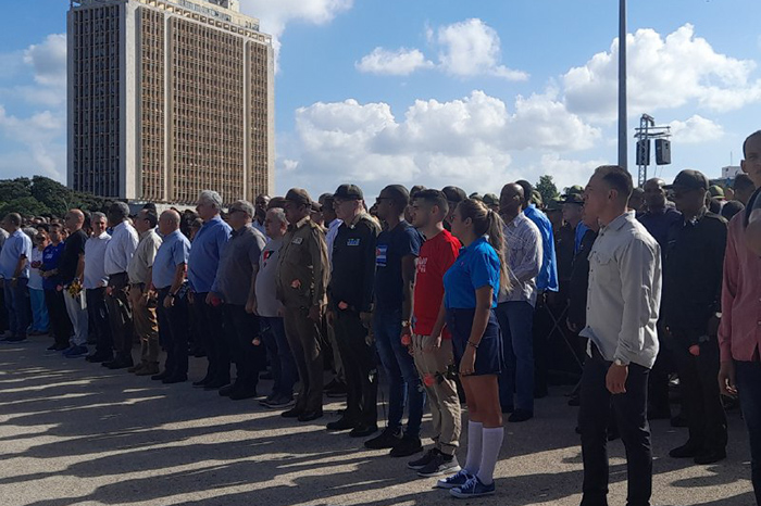 Díaz-Canel presides over parade in tribute to Camilo Cienfuegos