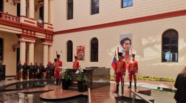 Rinden homenaje al Comandante Hugo Chávez en el Cuartel de la Montaña