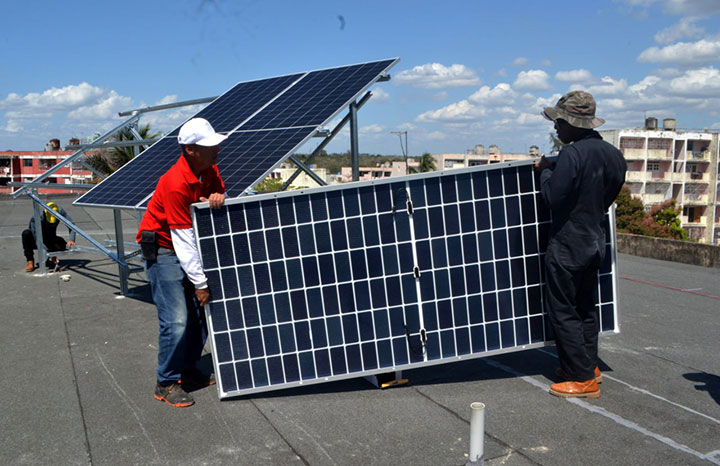 Proyectos solares en Camagüey: impulso a salud, educación y sostenibilidad social