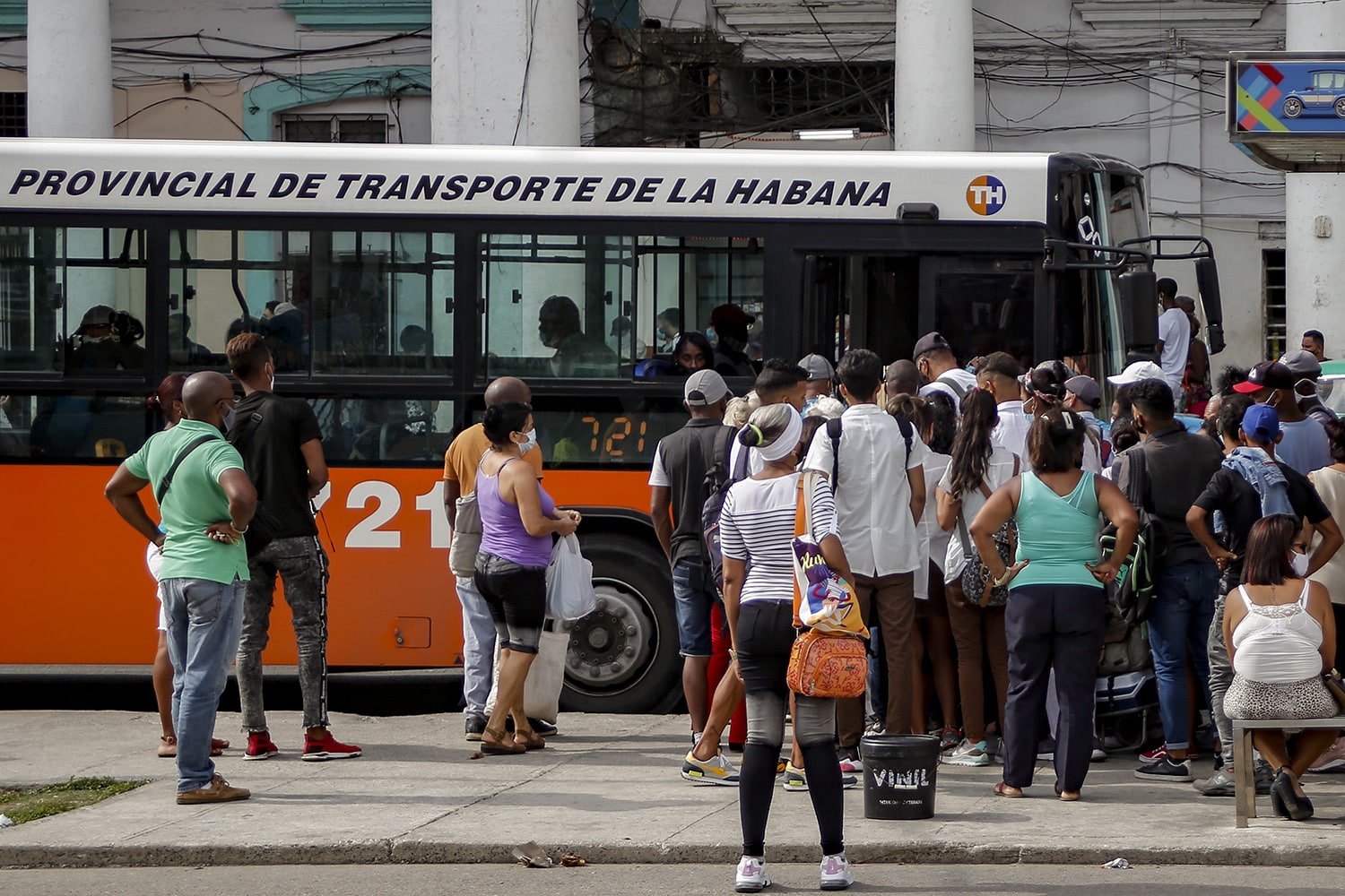  Cuba busca soluciones para la transportación pública ante crisis (+ Fotos)