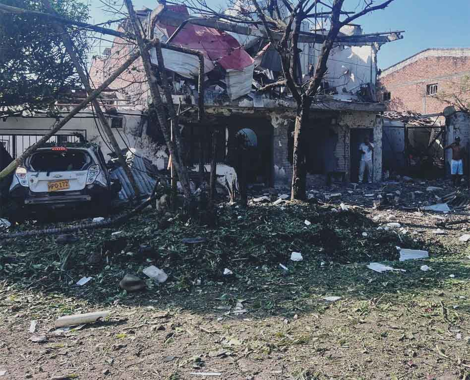 Presidente de Colombia repudia atentado con coche-bomba