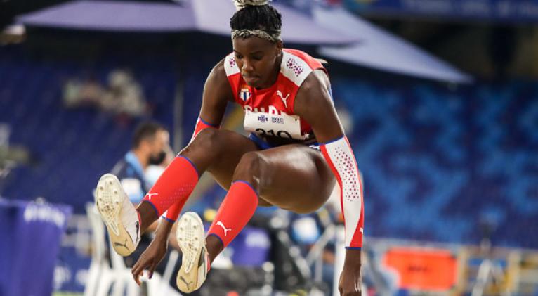 Triplista cubana Leyanis Pérez despega en Val-de-Reuil