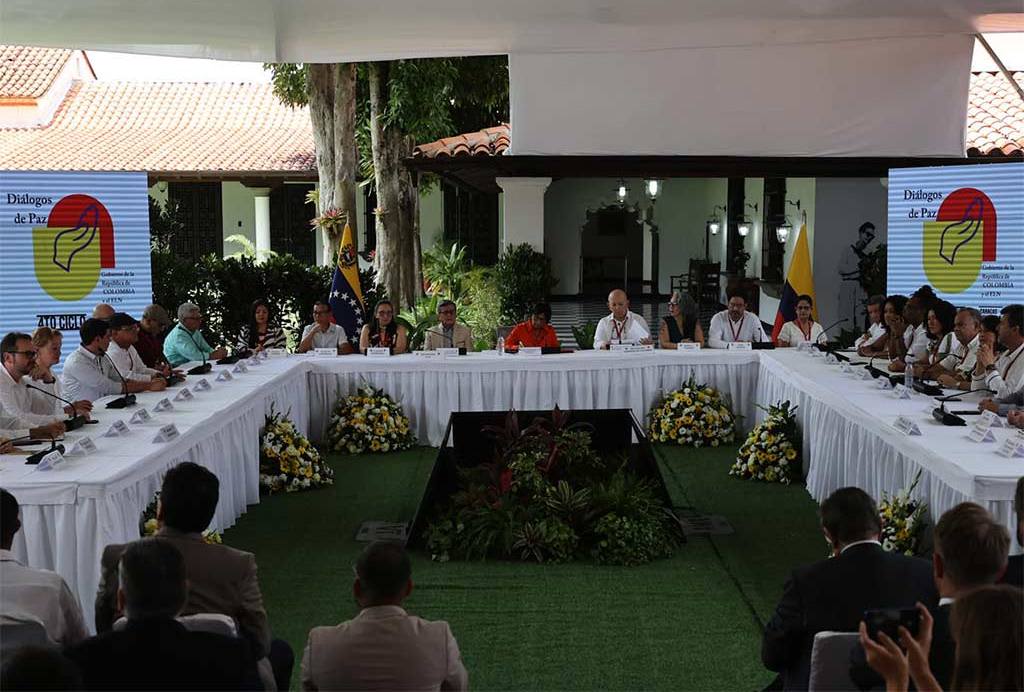 Gobierno de Colombia y grupo guerrillero inician diálogo en Venezuela