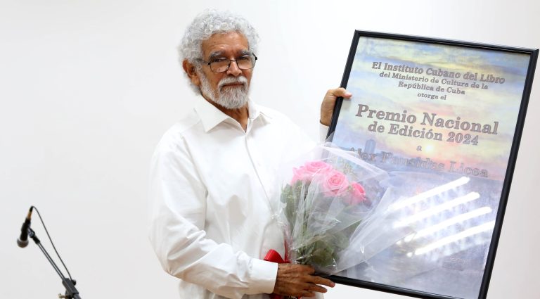 Alex Pausides: “Crear y defender la belleza que es la libertad y la esperanza”