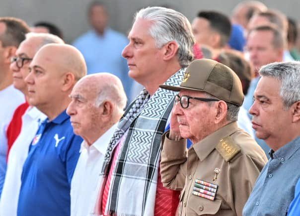 Presiden Raúl Castro y Díaz-Canel acto por el Primero de Mayo (+ Posts)