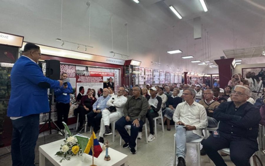 Diputado venezolano Carlos Sierra presenta su libro sobre salud mental en Feria Internacional del libro