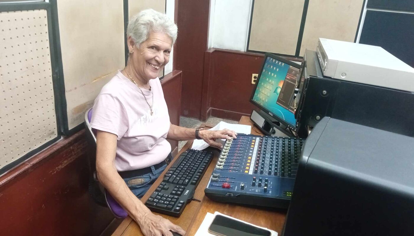  Ana Elvira Ávila, among melodies and scripts (+ Photos)