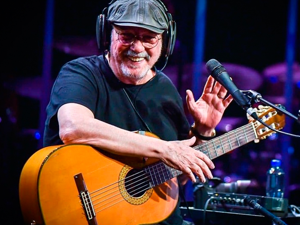  The Poet of Two Hemispheres 2023 award is conferred on Silvio Rodríguez